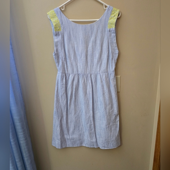 J.CREW Women's Sleeveless Top in Light Gray with Yellow Accents - Picture 3 of 10